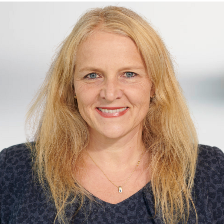 Annegret Iturriaga, Abazura